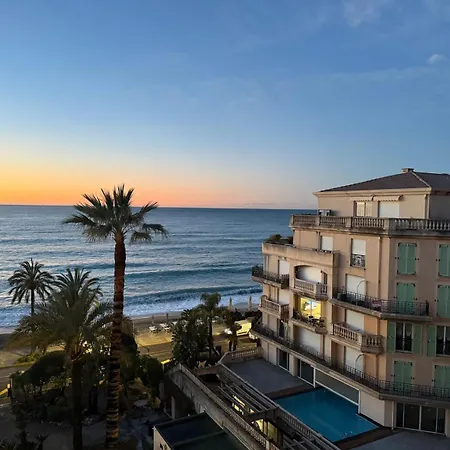 Victoria Front De Luxury Apartamento *