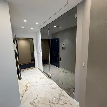 Victoria Front De Luxury